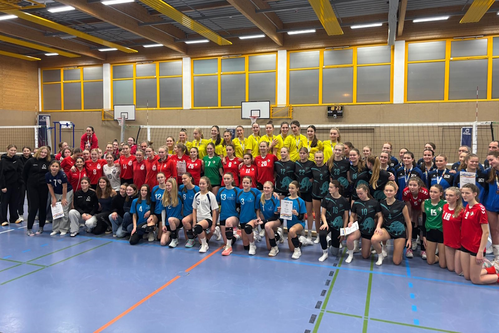 Die Teilnehmer-Teams beim A-Finale der U18 (Foto: Christian Nürnberg)