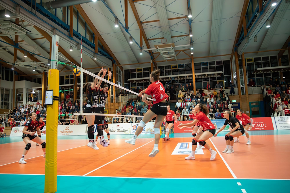 Erfolgreicher Angriff von Shari Groth im Hinspiel (Foto: Balticseashots – Marco Schlicht)