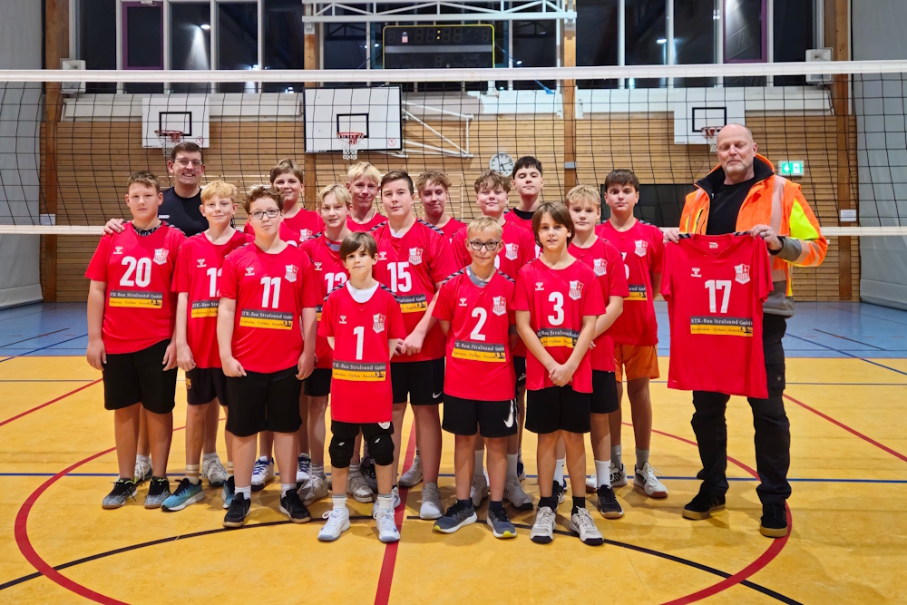 U16-Jungs mit neuer Kleidung