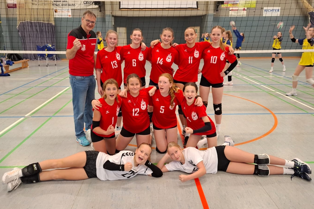 Stolz auf den zweiten Platz zeigten sich Team und Trainer nach dem Turnier (Foto: F. Zorn)