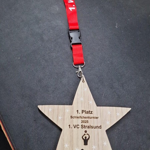 Die Siegermedaille des Schleifchenturniers 2025 (Foto: Dirk Krüger)