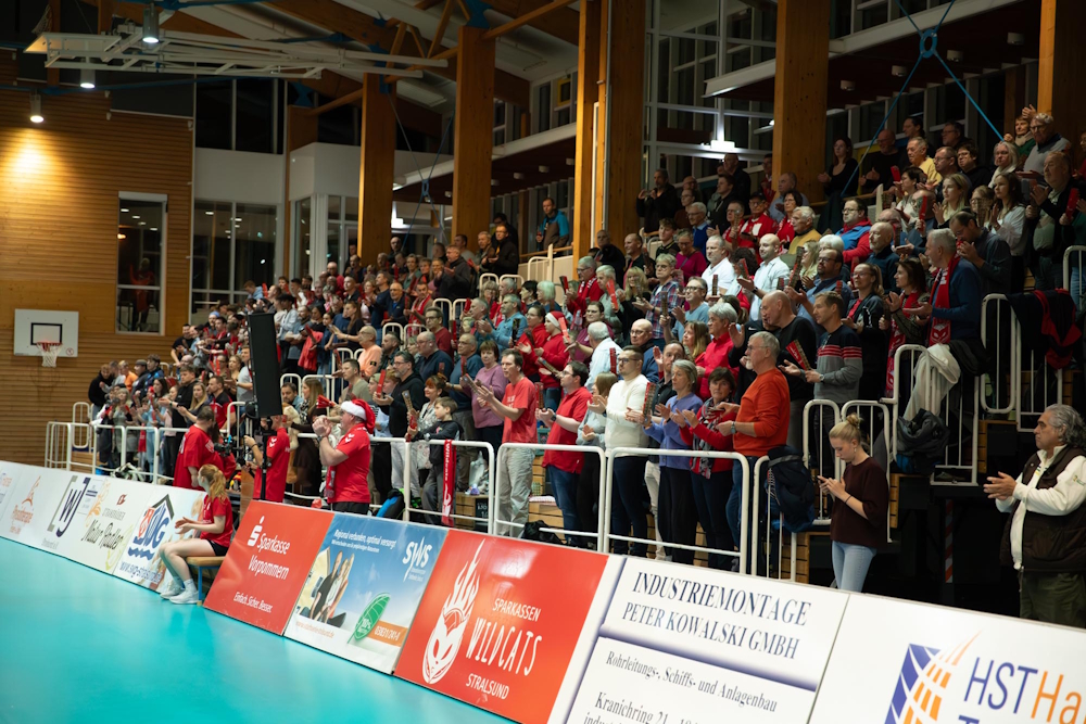 Viele unserer treuen Fans sind Jahreskarteninhaber und unterstützen uns so bei jedem Heimspiel (Foto: Balticseashots - Marco Schlicht)